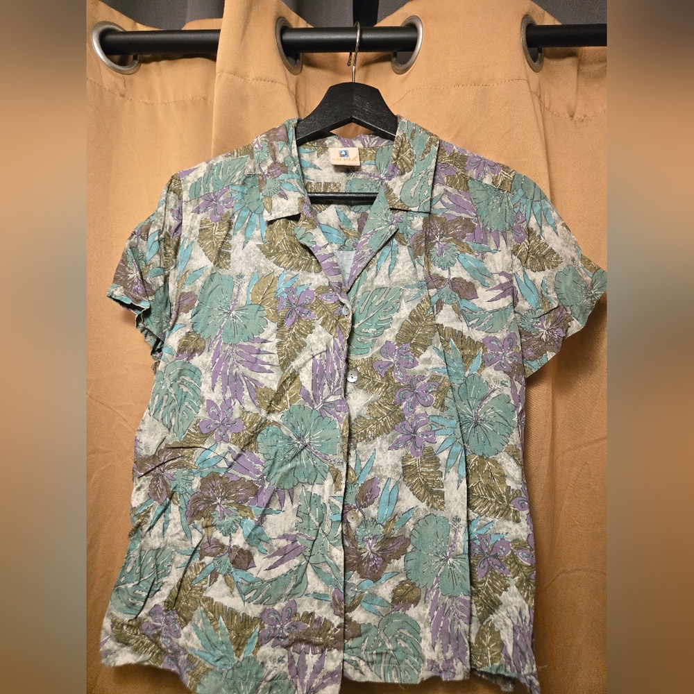 Vintage Kahala woman's size small Hawaiian shirt